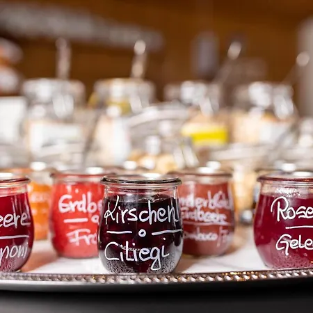 Boutique St Georgen Отель Скена